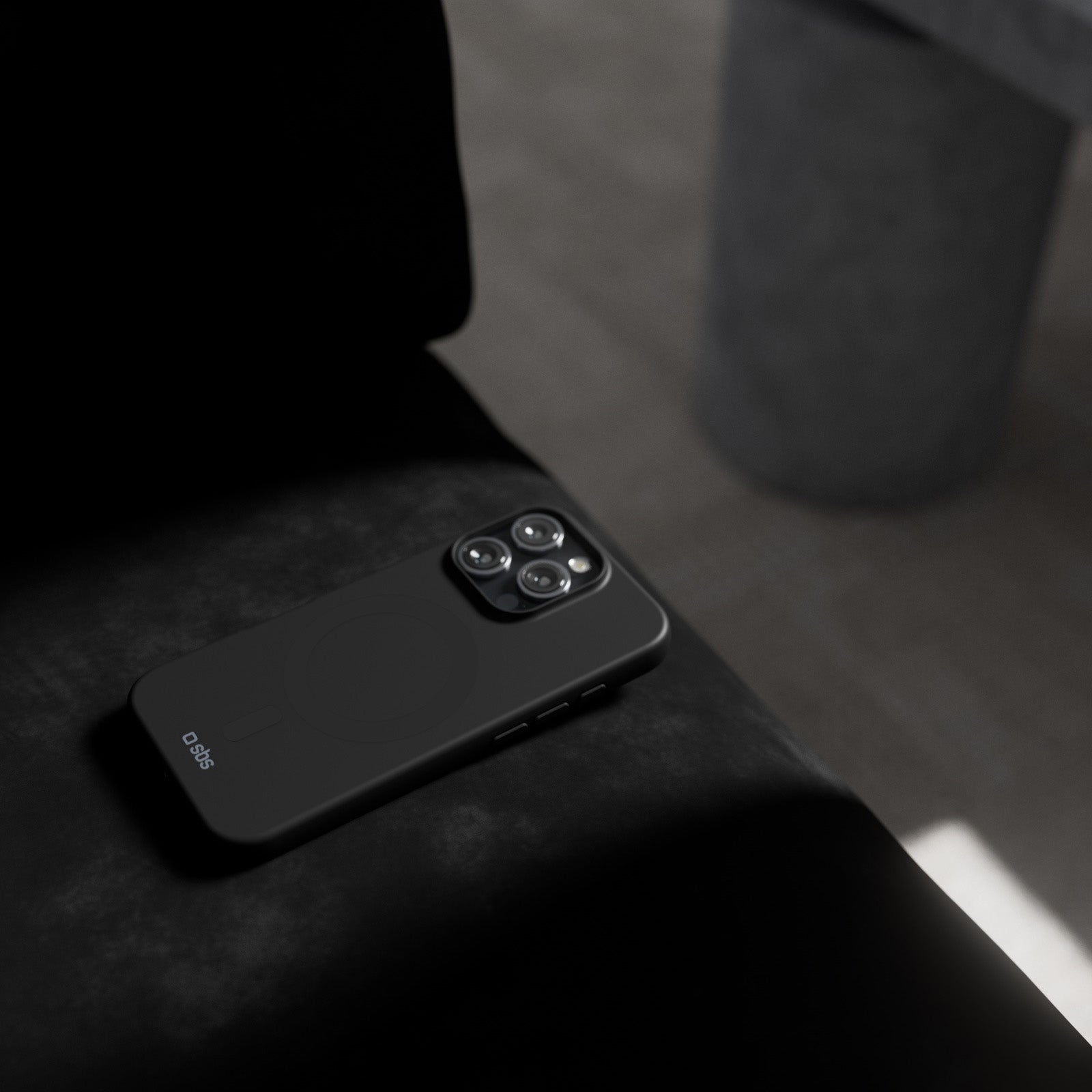 Instinct Mag - Coque compatible avec chargeur MagSafe pour iPhone 16 Pro