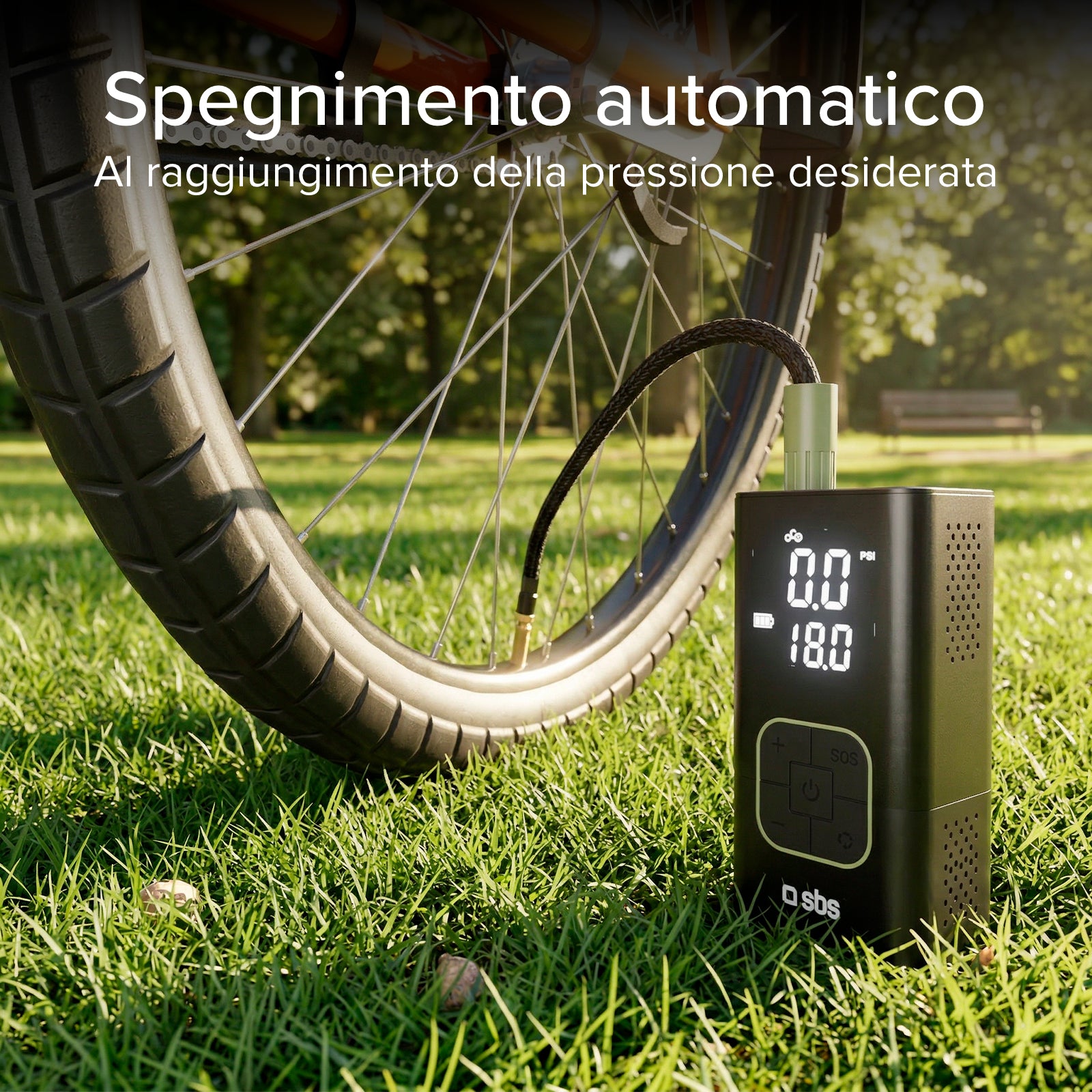 Portable compressor with 3600 mAh 5W Power Bank function and LED flashlight for emergencies and outdoor use