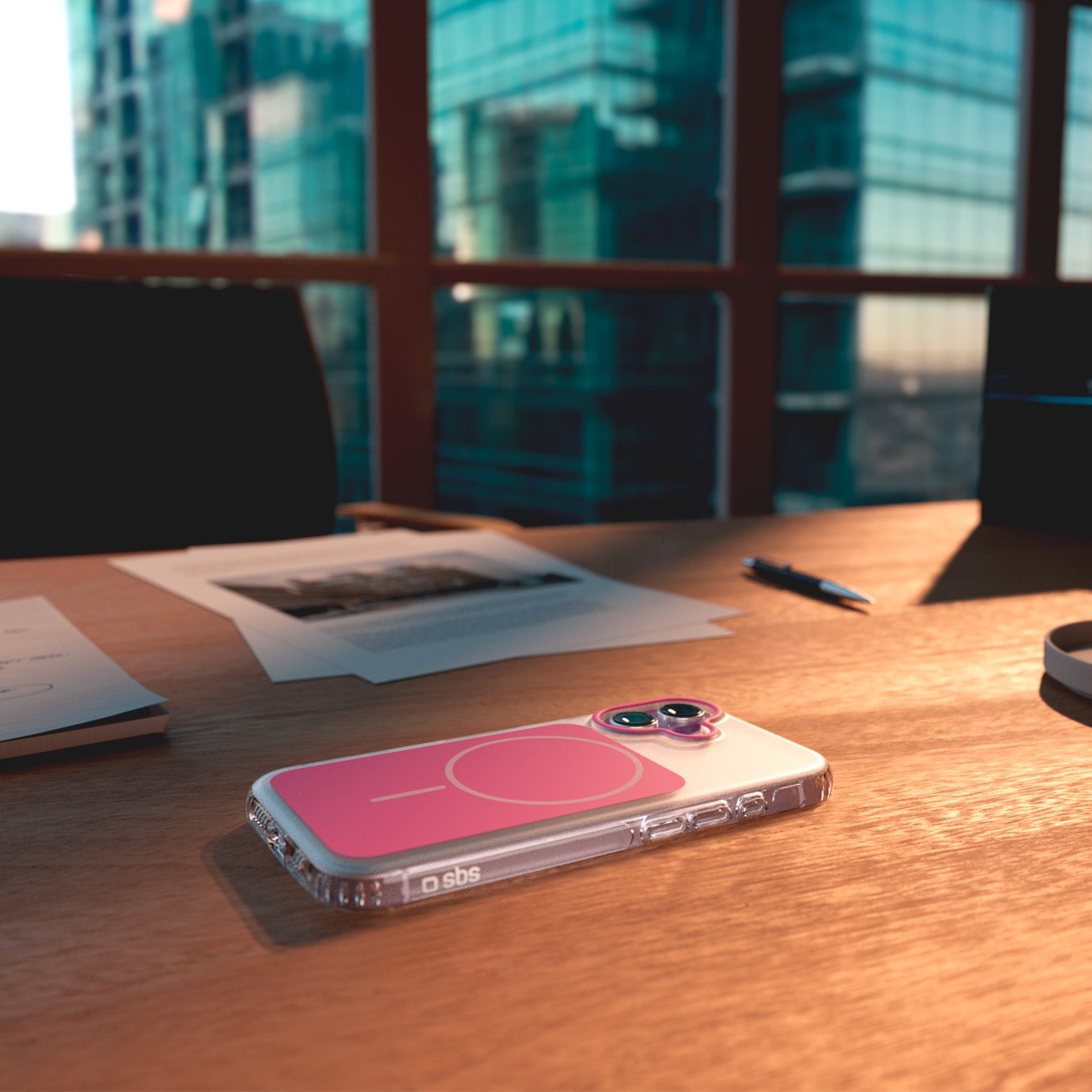 Cover magnetica compatibile con MagSafe con angoli antiurto per iPhone 17