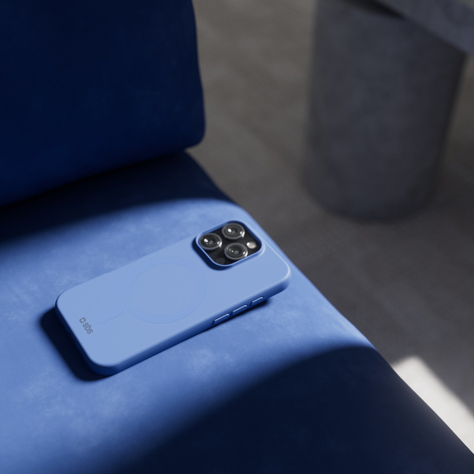 Instinct Mag - cover per iPhone 16 Pro morbida e compatibile con MagSafe